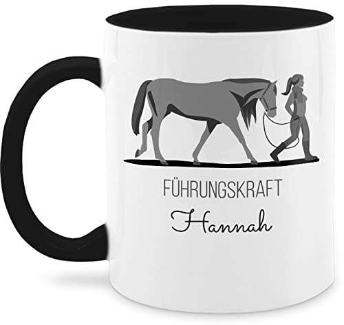 Shirtracer Tasse zweifarbig personalisiert Reiterin Führungskraft | Schwarz, 325 ml, Geschenk, Pferd, Pferdefan, Pferdemädchen, Pferde Mädchen, Reiten, Reitsport, mit Spruch, lustig