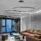 Pendelleuchte LED Esstisch Lampe Mit Fernbedienung Hängeleuchte Dimmbar Höhenverstellbar Kronleuchter Wohnzimmer Pendellampe Metall Ring Acryl Deckenleuchte Esszimmer Hängelampe Küchen,Schwarz,4 rings