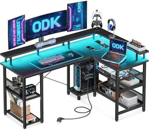 ODK Scrivania Gaming con LED, Scrivania Angolare Reversibile con 2 Prese e 2 Porte USB, Grande Scrivania Gaming Angolare con Ripiano in Rete, Nero Fibra di Carbonio, 150×102 cm