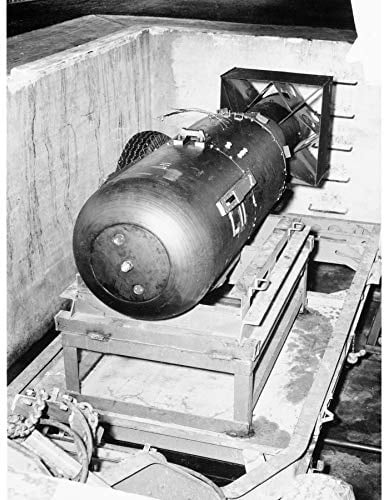 Artery8 USA Atombombe kleiner Junge vor Hiroshima 1945 Ungerahmter großer Druck 46x61 cm