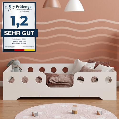 smartwood Kinder Bodenbett 70x140 cm – Kinderbett in Weiß lackiert aus umweltfreundlichem Holz mit Rausfallschutz – Montessori Bett mit wählbarem Einstieg – Max. Belastung 230 kg – TILA 4