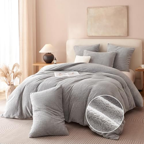Freyamy Housse de Couette Polaire Teddy 220x240cm Gris Hiver Chaude Duveteuse Parure de lit 2 Personne avec Fermeture Éclair Peluche Sherpa Flanelle Linge de lit avec 2 Taie d'oreiller 65 x 65cm