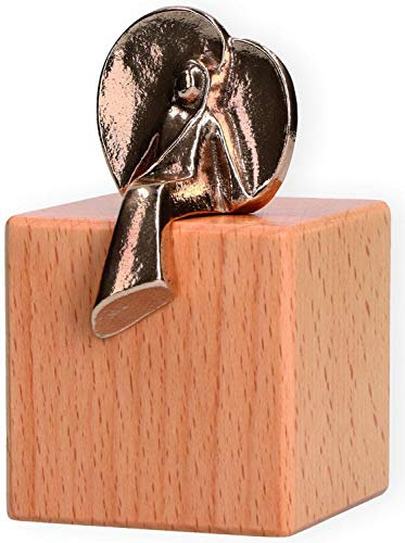 Bronzefigur Engel der Gelassenheit Würfel aus Holz