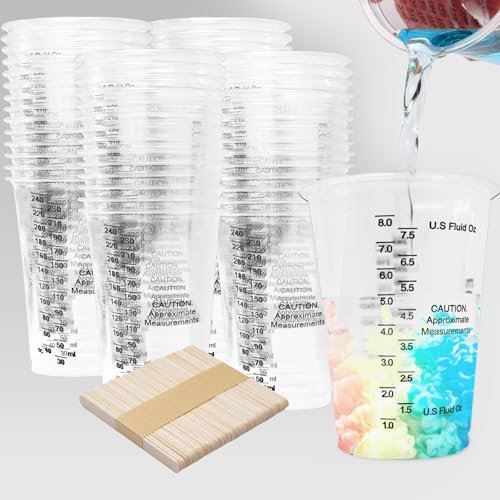 50 Pezzi Misurino Graduato—240 ml (8 Once)—Bicchiere Graduato Plastica Monouso con Bastoncini Legno—Dosatore Crocchette per Cani—Perfetta per Resina Epossidica—Lavorazione di precisione semplificata!