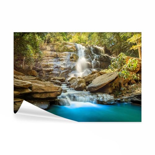 decomonkey Papier Peint Panoramique Adhésif Cascade Chute d'eau 245x175 cm | Stickers Muraux Autocollant, Bleu jaune turquoise beige, Pierre forêt nature paysage rivière thaïlande eau cascade