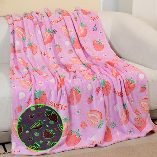 LXTOPN Kuscheldecke für Kinder Mädchen Decke Leuchtet im Dunkeln, Kinderdecke mit Erdbeer Muster, Flauschige Decke Geschenk für 3 4 5 6 7 8 9 Jahre