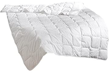 Traumschlaf Atmungsaktive Premium Sommerbettdecke Füllung: 100% 3M Thinsulate Faser für Allergiker geeignet 135x200 cm