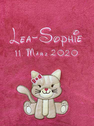 KIDDI-MEDIA Babydecke mit Name und Geburtsdatum Bestickt/kuschelig weich / 1A Qualität (Himbeere - Katze)