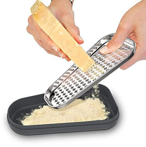 CÉCOA • Boîte à Parmesan 3 en 1 avec Râpe Intégrée • Râpez, Versez et Conservez • Boîte de Rangement pour Fromage Râpé • Accessoire Cuisine Pratique • Couleurs Aléatoires • Idéale Parmesan, Emmental