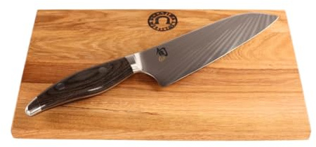 KAI Shun Nagare Geschenkset NDC-0702 – Japanisches Santokumesser 18 cm mit Eichenholz-Schneidebrett – 72 Lagen Damaszenerstahl, ultrascharfe Klinge, ergonomischer Griff, Luxus-Messer-Set