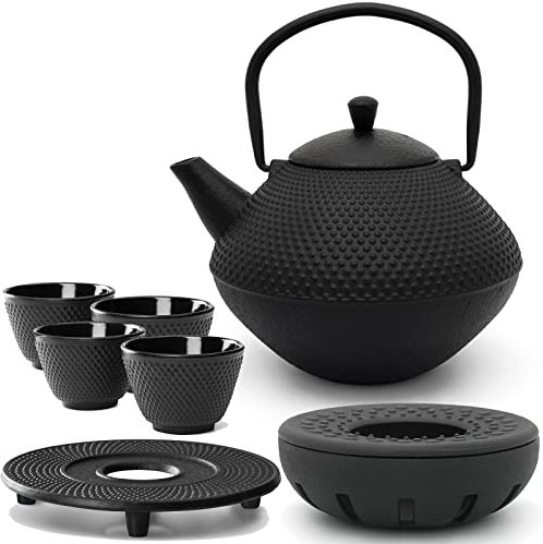Teekanne Set Gusseisen 1.0 Liter - mit Edelstahl Tee-Filter Sieb-Einsatz - 4 Teebecher (Tassen) Untersetzer & Stövchen - traditionelles 7-teiliges Teeset für losen Tee