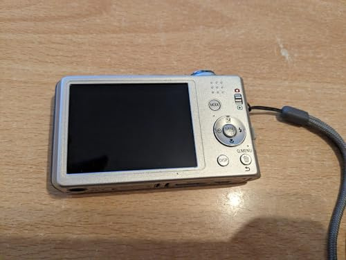 Panasonic Lumix DMC-FS16EG-S Digitalkamera (14 Megapixel, 4-fach opt. Zoom, 6,7 cm (2,7 Zoll) Display, bildstabilisiert) silber