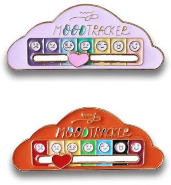 Taiyyi 2 Stück Social Battery Pin Lustige soziale Batterie-Pins für Selbstausdruck Modisches Accessoire Emaille-Pins für Rucksäcke Jacken und Hüte（A,B,C,D）
