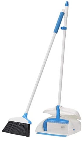 Amazon Basics - Cepillo y recogedor con mango, azul y blanco
