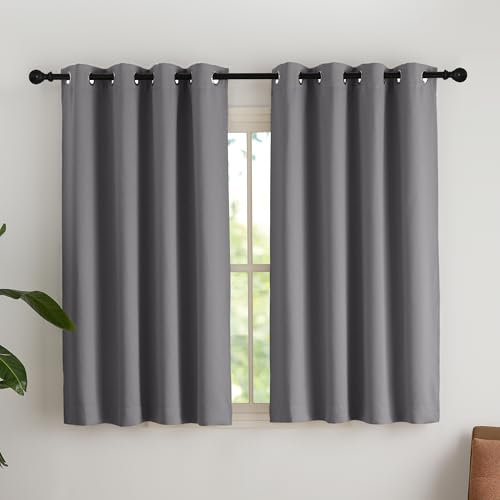 NICETOWN Rideauxs Occultant Court Thermique Petit Panneaux Draperies à Oeillets Lumineux Bloquer Decoration pour Cuisine Chambre, Largeur 140 x Hauteur 145cm, Gris Foncé, 2 Pièces