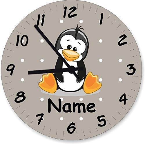 Shirtinstyle Wanduhr Kinderzimmeruhr Pinguin mit Wunschnamen Geschenk Uhr Kinder Handmade, 20cm, Farbe Pastellbeige