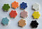 10 Stück Keramik Mosaiksteine Blüten ca. 22-23 mm bunt 10 Farben Blumen ca. 22g