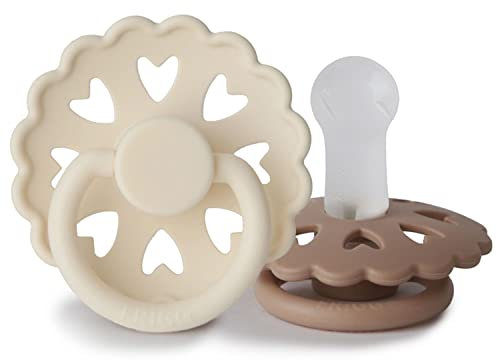 FRIGG Fairytale Schnuller 2 Packung | Silikon Schnuller | BPA-Frei | Hergestellt in Dänemark | Symmetrischer Sauger in Kirschform| (Cream/Silky Satin, Größe 2 (6-18 Monate))