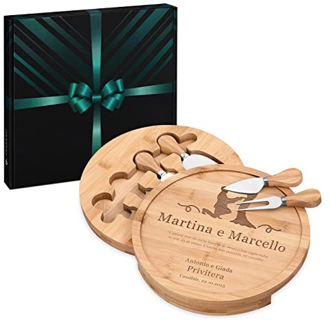 Maverton Tagliere per formaggio in legno, H3,6 cm x Ø25 cm | set 3 coltelli 1 forchetta, incisione personalizzata, regalo SanValentino per coppia, regalo di Natale, l’amore basta