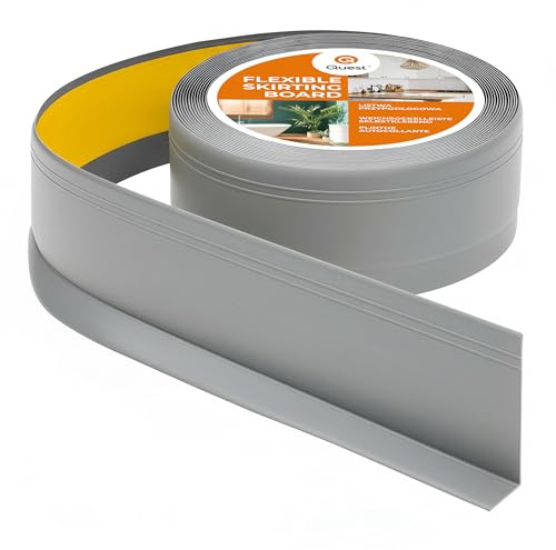 Quest Weichsockelleiste PVC 70x20 mm Dekor gefräst - Grau, 5 m | Dekorative Abschlussleiste mit Fräsungen, flexibel zuschneidbar, für Küche, Bad & Flur, UV-beständig & wasserabweisend
