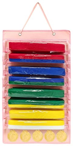 Zillary Organizer per Cinture di Arti Marziali, Espositore per Cintura da Taekwondo, Display per Cintura, Espositore per Cintura Karate Antipolvere per 8 Cinture di Arti Marziali e 5 Medaglie (Rosa)