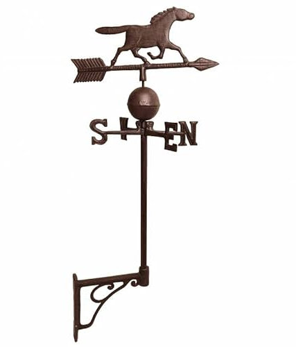 Windfahne Wand mit 4 Himmelsrichtungen Motiv Hahn auf eine Pfeil aus Gusseisen braun patiniert 49 x 49 x 100 cm