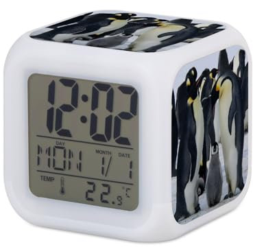 Fabulous Wecker Würfel beleuchtet Weiß – Eltern und Babys Pinguine Bank Wildtiere – 7,8 x 7,8 x 7,8 cm – Retro Beleuchtung Mehrfarbig LED