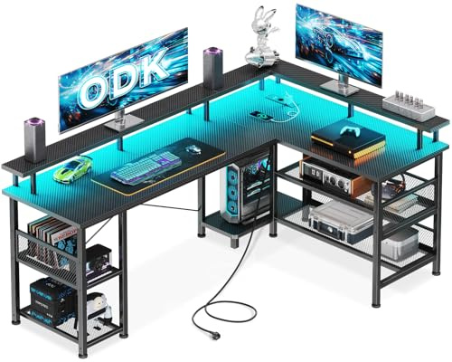 ODK Escritorio Gaming en L con LED, 150x102cm, Fibra Carbono Negro | Escritorio Esquinero Reversible con Estantes, Puerto USB y Toma de Corriente, Mesa Gaming con Soporte para Monitor