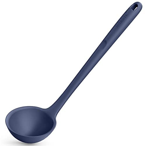 Cucharón de silicona para sopa de 34 cm: U-Taste 315 ℃ Resistente al calor Antiadherente Sin costuras Cuchara grande para servir en la cocina con mango largo sólido antideslizante (azul medianoche)