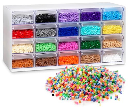 Panduro Bügelperlen Midi 20.000 Bügelperlen Ø5 mm in 20 leuchtenden Regenbogenfarben. Komplettes Set mit Aufbewahrung. Ideal für Bügelperlenkunst, Schmuckherstellung und DIY-Projekte.