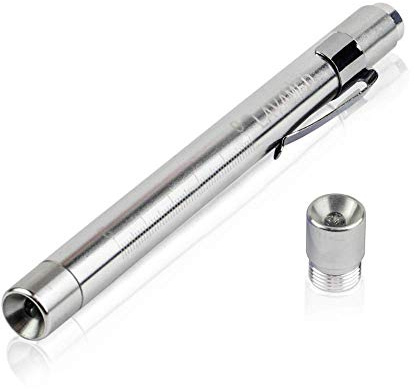 Diagnostikleuchte I professionelle LED Lampe mit Messskala I weißes und gelbes Licht - Aluminium Diagnoselampe - Kugelschreiberlampe I Penlight - 2 Meter stoßfest I silber