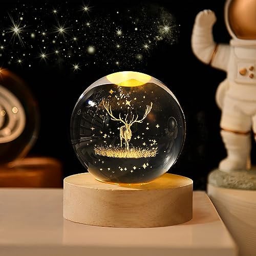 Weihnachtsdeko Kristallkugel Nachtlicht, 3D Lasergravur Weihnachten Glaskugel, 6cm Glaskugel Lampe mit Holzsockel, USB Aufladung Schneekugel Nachtlampe für Raumdekoration, Schönes Geschenk (C)