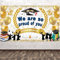 EULAPGOE Groß We Are So Proud of You Banner für Abschluss Deko, Graduierung Hintergrund Stoff Banner Bestandene Prüfung Dekoration Foto Requisit Glückwunsch für Bachelor Master Arzt