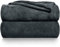 Gräfenstayn® Kuscheldecke flauschig & super weich - hochwertige Fleecedecke auch als Wohndecke, Tagesdecke, Sofadecke & Sommerdecke geeignet - Überwurf Decke Sofa & Couch (Anthrazit, 150x130 cm)