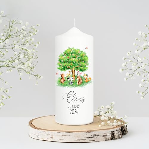 Wandtattoo Loft Taufkerze Junge oder Mädchen personalisierte Patenkerze, Motiv Baum mit Waldtieren, 18cm x 7cm, personalisierte Kerze, bedruckte Kerze Taufe, Stumpenkerze, Geburtskerze, Taufgeschenk