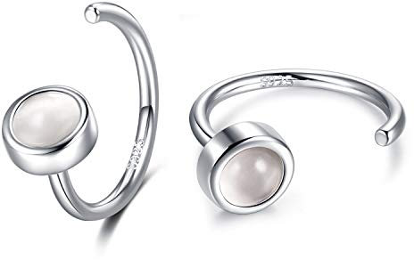 CHIC & ARTSY Huggie Creolen 925 Sterling Silber Synthetischer Mondstein für Damen Hug Creolen Halbe, offene Huggie-Ohrringe