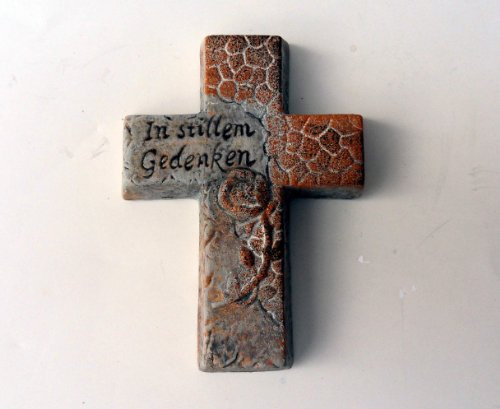 Grabschmuck Deko Kreuz aus Keramik mit Inschrift In stillem Gedenken * 13 x 10 x 2 cm