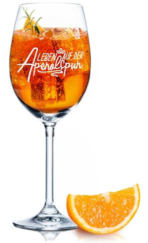 GRAVURZEILE Leonardo Aperol Glas mit Gravur - Leben auf der Aperolspur - Weinglas für Sangria, Lillet & mehr - Geschenkidee für Aperol Spritz & Cocktail Liebhaber - Farbe: Daily