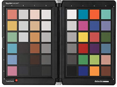 Datacolor SpyderCheckr: Farbkarte zur Kamerakalibrierung incl. Software zur Berechnung von Farbkorrektur-Presets. Profi-Version mit 48 Farbfeldern sowie vollformatige Graukarte auf der Rückseite