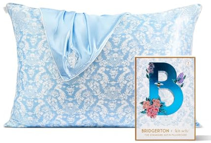 Bridgerton x Kitsch Satin-Kissenbezug mit Reißverschluss, weicher als Reine Seide, 48,3 x 66 cm, seidig-Glatte Kissenbezüge für Haare, kühlende Kissenbezüge, Standardgröße, Toile de Blue, 1 Stück
