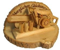 Motorsäge auf Holzscheibe, Rindenscheibe, ca. 24 x 12 x 12 cm