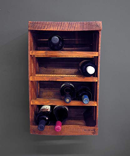 Caisses de fruits utilisées comme porte-bouteilles de vin. petite cave <> upcycling <> recyclage