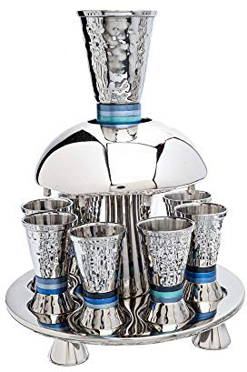 Yair Emanuel vino fontana a forma di cono in nichel martellato tazze decorate con anelli colorati Blue Rings