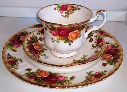 AngiesStrickZauber verkauft : Royal Albert/Old Country Roses/Original/Bone China / 1 Tasse - 1 Untertasse Ø ca 14cm - 1 Kuchenteller Ø ca 21cm / Sammeltasse