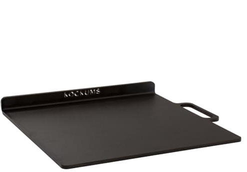 Kockums Jernverk Pizzastahl mit Kante 37x32 cm – Backstahl Pizzaplatte Brotbackstein Pizzastein Alternative – 6 mm Karbonstahl – PFAS-frei – Gasgrill Grill Backofen Herd offenes Feuer – Made in Sweden