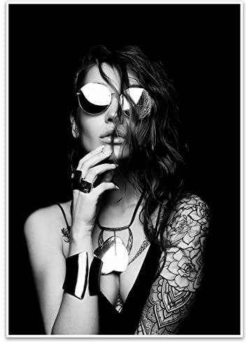 wandmotiv24 Poster als Wanddeko, Größe Din A3, Tätowierte Frau, Sonnenbrille, Tattoo-Model, Tattoos, Moderne Wanddeko, Wandbilder, Deko, Bild M0071