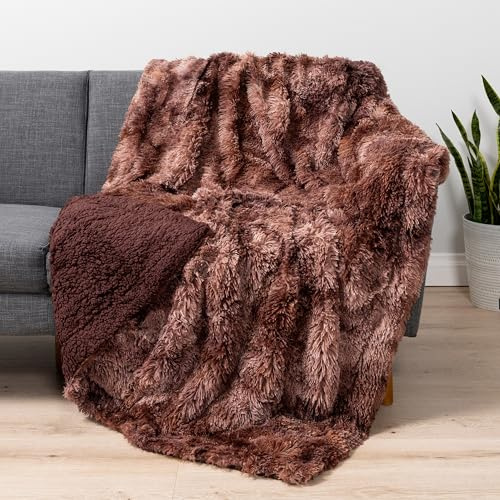 PAVILIA Flauschige Überwurfdecke für Couch, flauschig für Damen und Herren, pelziger Plüsch, warm für Bett, Sofa, superweiches, Dickes Kunstfell, Sherpa, Batikfärbung, 50 x 60 cm, Braun