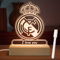 AIRUEEK Madrid Lampe 3D Fußball Lampe Schild Madrid Geschenke für Fußballer Kinder Nachtlicht Sockel aus Holz Mit weißem Whiteboard-Marker