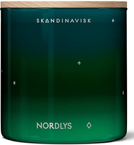 Skandinavisk NORDLYS 'Nordlichter' Duftkerze. Duftnoten: Arktische Intensität und sphärische Farben, ein Duftakkord, der so ungewöhnlich wie überirdisch ist. 400 g