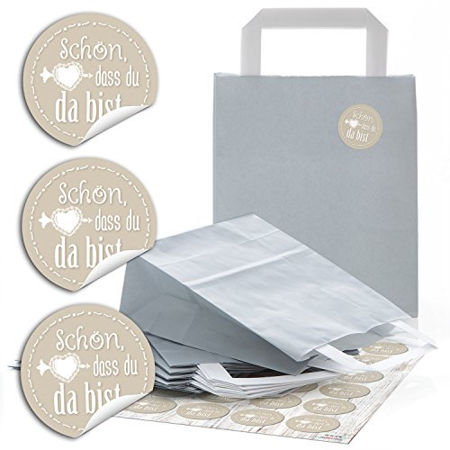 Logbuch-Verlag 24 graue Papiertaschen mit Sticker Schön dass Du da bist beige weiß Geschenktaschen silber alle Fest Gäste Geschenk 18 x 8 x 22 cm
